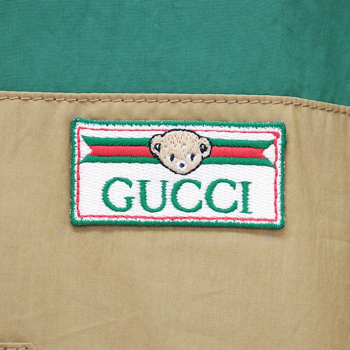 【極美品】GUCCI グッチ ブルゾン 2023AW シェリーライン ロゴ アップリケ シグネチャー 高密度ウェザークロス コットン100％ リラックスフィット トラックジャケット ドリズラー タグ付属 メン