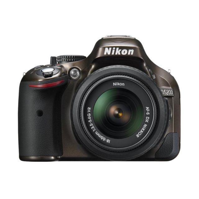 Nikon デジタル一眼レフカメラ D5200 レンズキット AF-S DX