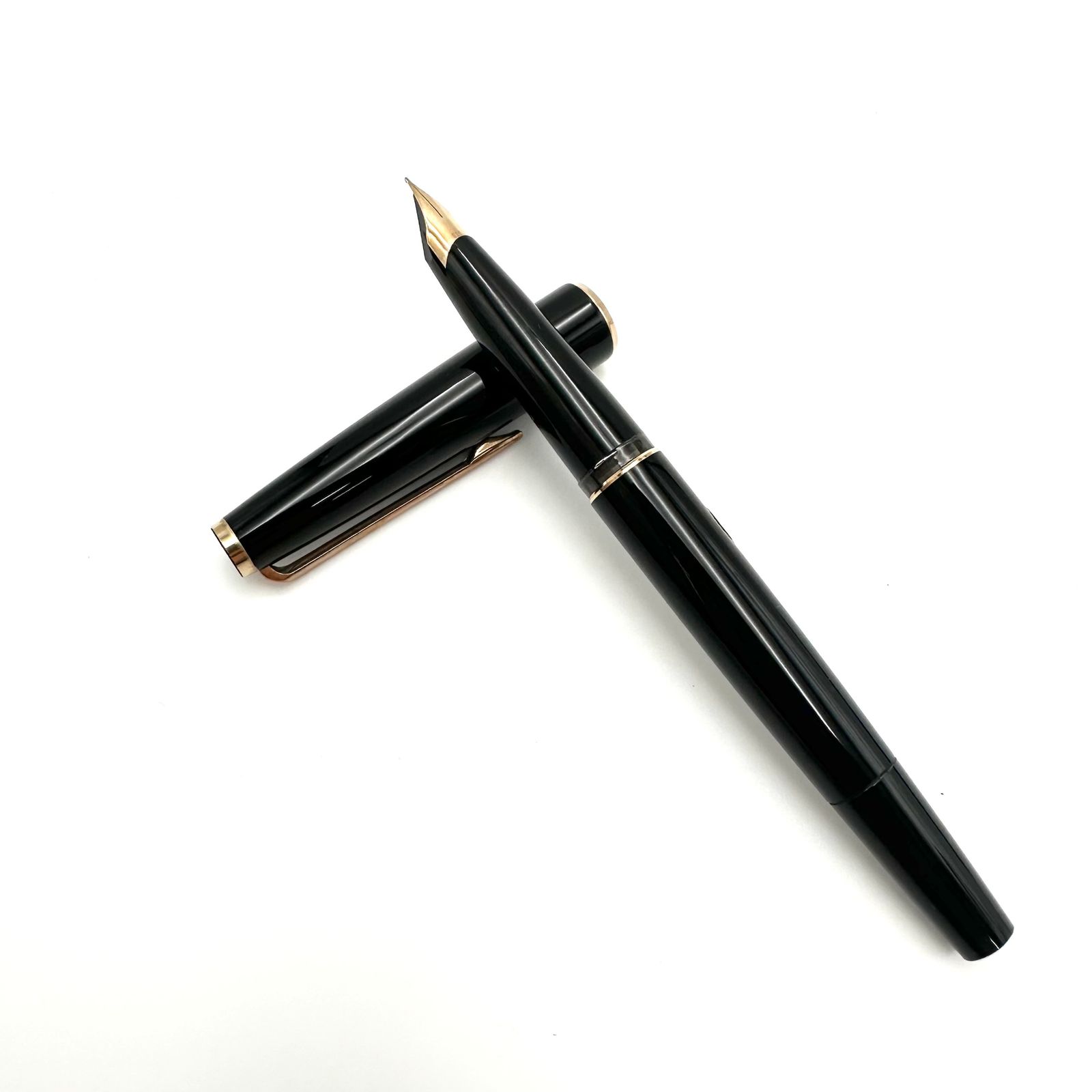 極美品】MONTBLANC モンブラン 万年筆 320 ペン先585 純正ケース 筆記用具 ペン - メルカリ