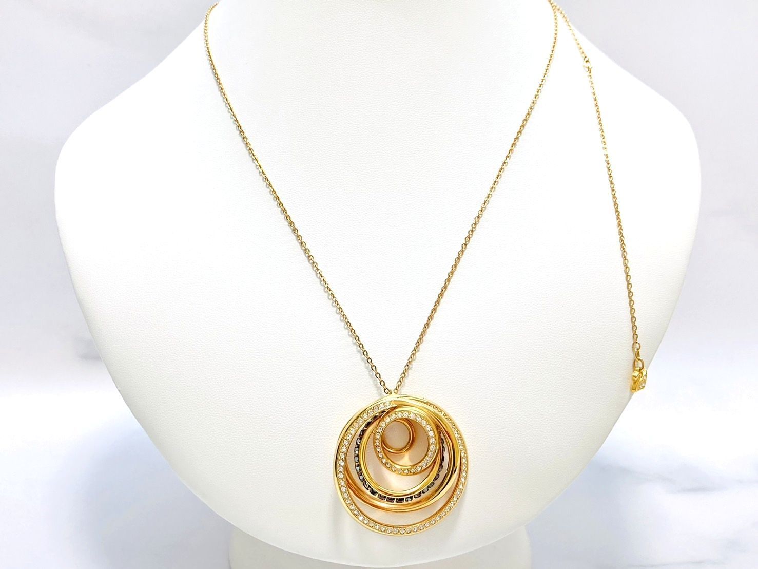 ☆SWAROVSKI スワロフスキー クリスタル Dynamic ダイナミック