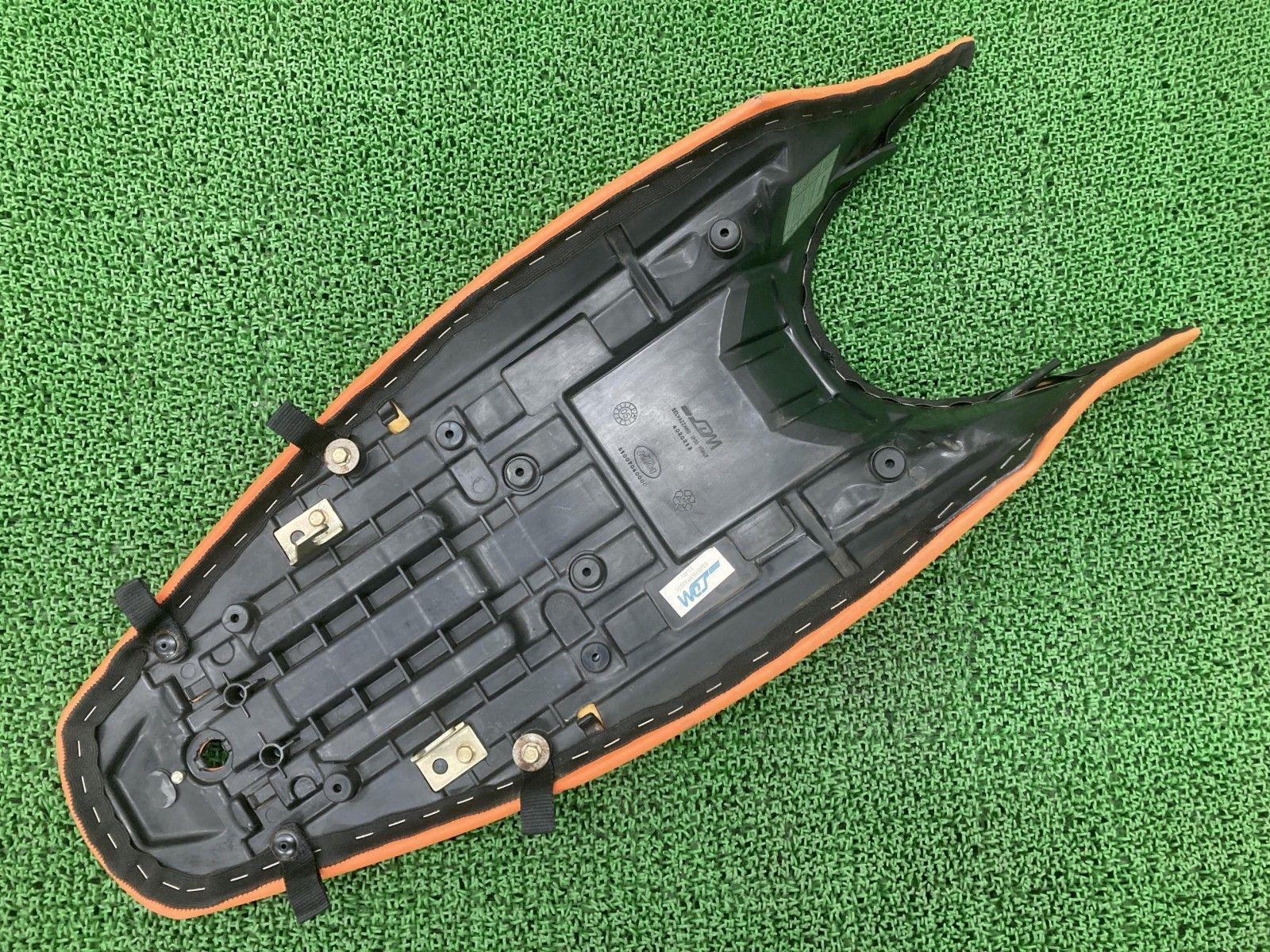 990スーパーデューク シート 61007040000 VBKVD94005M912*** KTM 純正