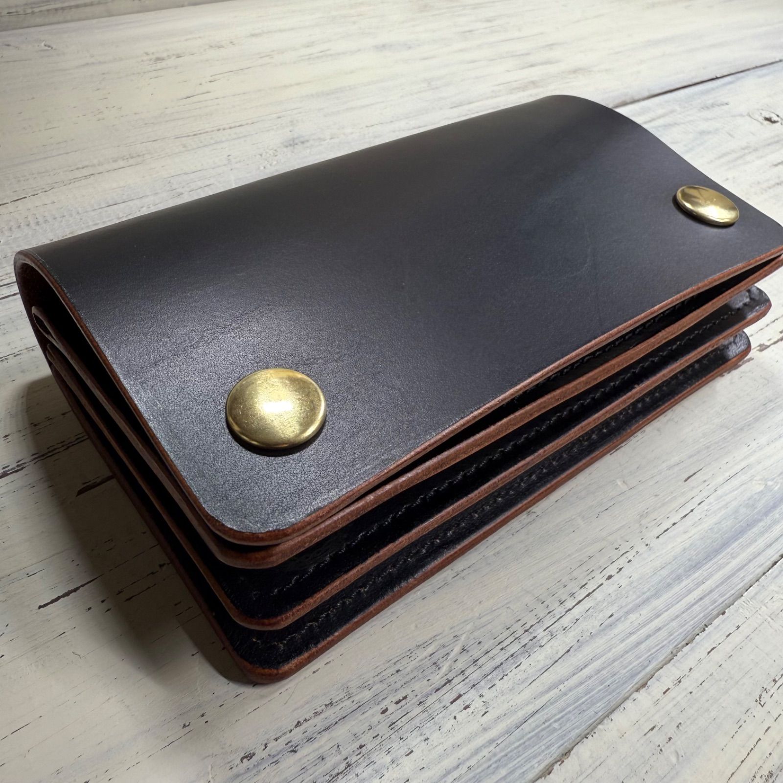 トラッカーウォレット ミドル3層】ブラック 茶芯 ゴールド universal