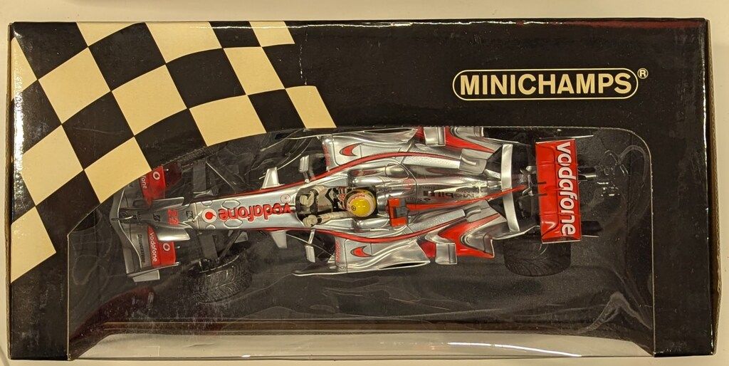 MINICHAMPS 1/18 Vodafone McLaren Mercedes MP4-23 081832