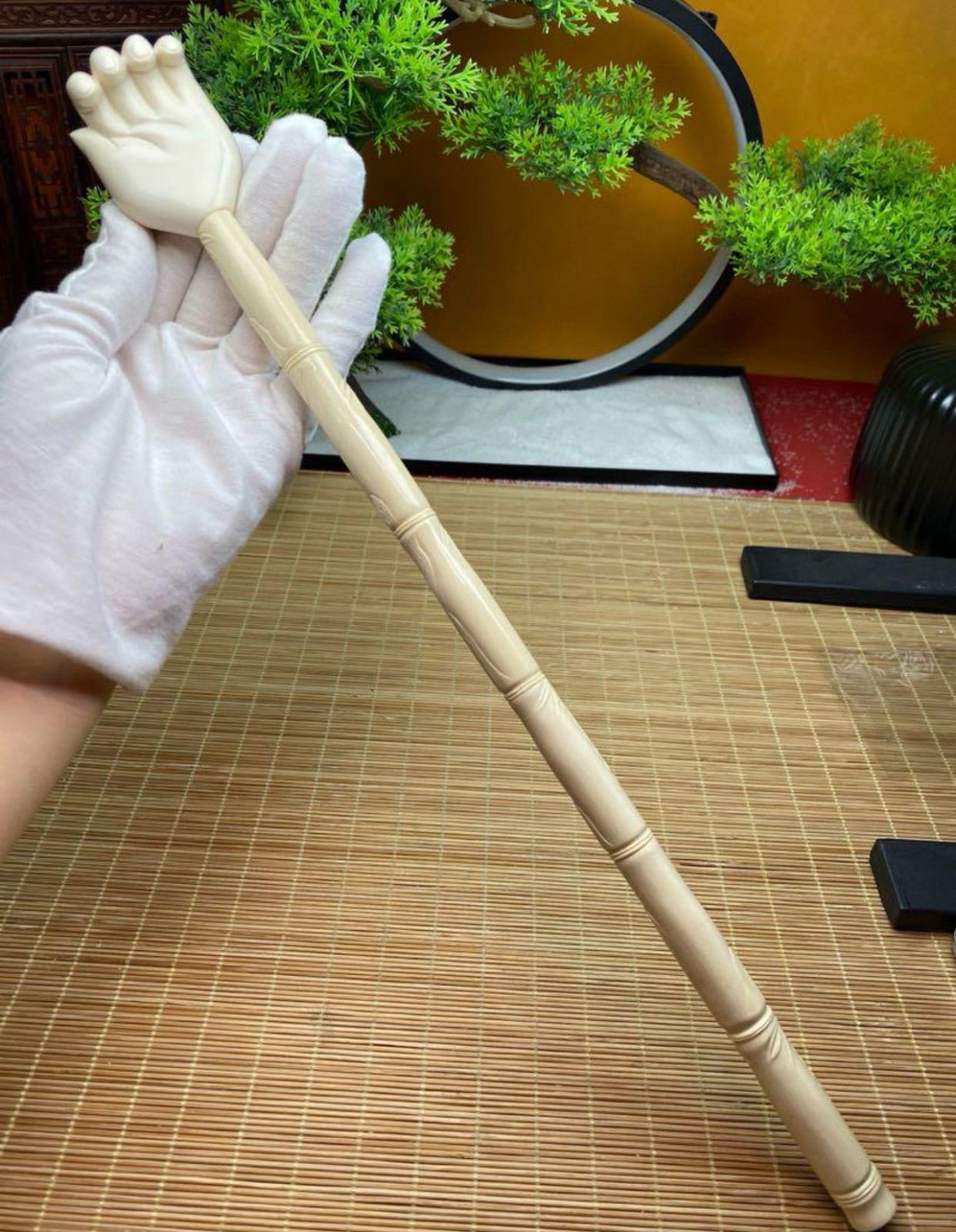 天然マンモス牙美しい手作り彫刻　2孫の手　痒み搔き棒 天然マンモス牙美しい手作り彫刻 2孫の手 痒み搔き棒 - メルカリ