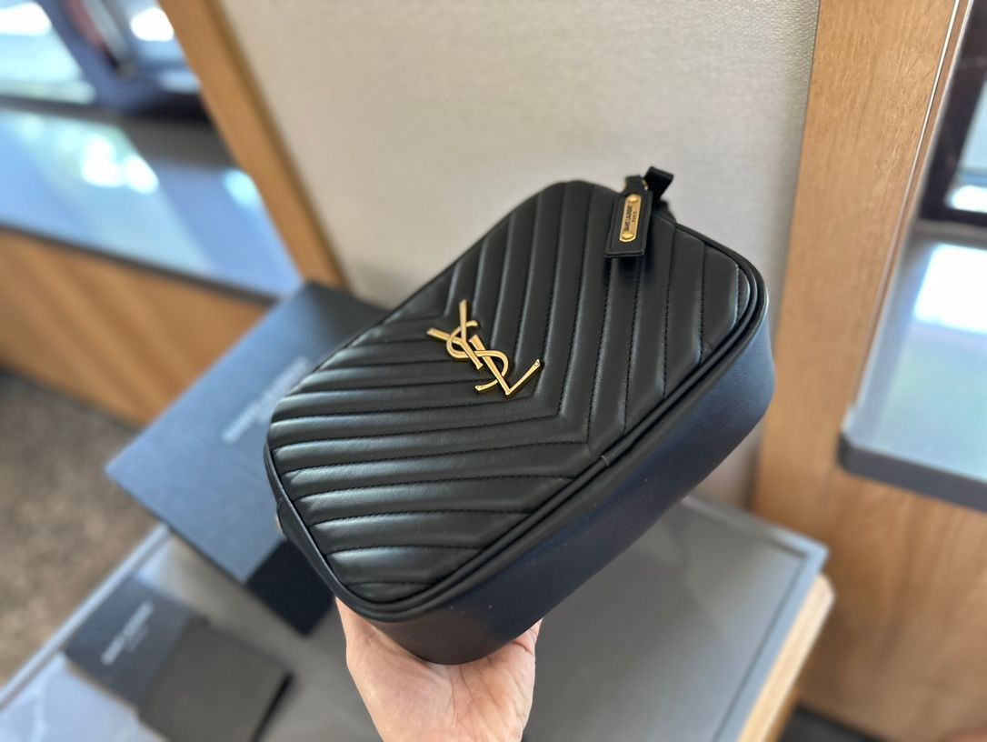 不動の人気 YSL イヴサンローラン ショルダーバッグ ルーカメラバッグ