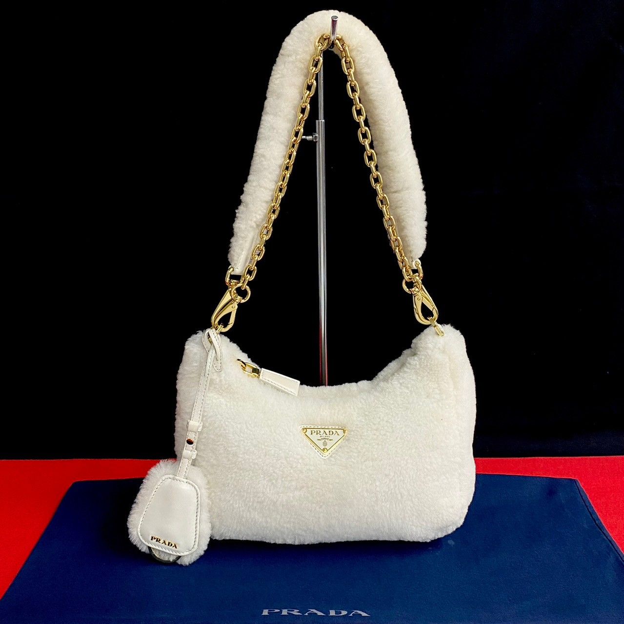 極 美品 希少品 PRADA プラダ 三角ロゴ 金具 シアリング ファー