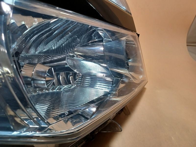 車 コーティング済 ヴォクシー AZR65G 右ヘッドランプ・ヘッドライト Z 