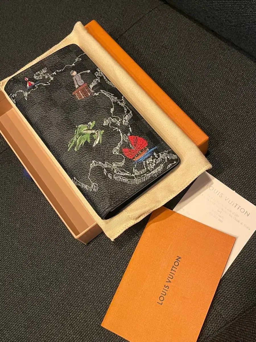 Louis Vuitton ルイヴィトン グラファイト ブラザ 長財布 版