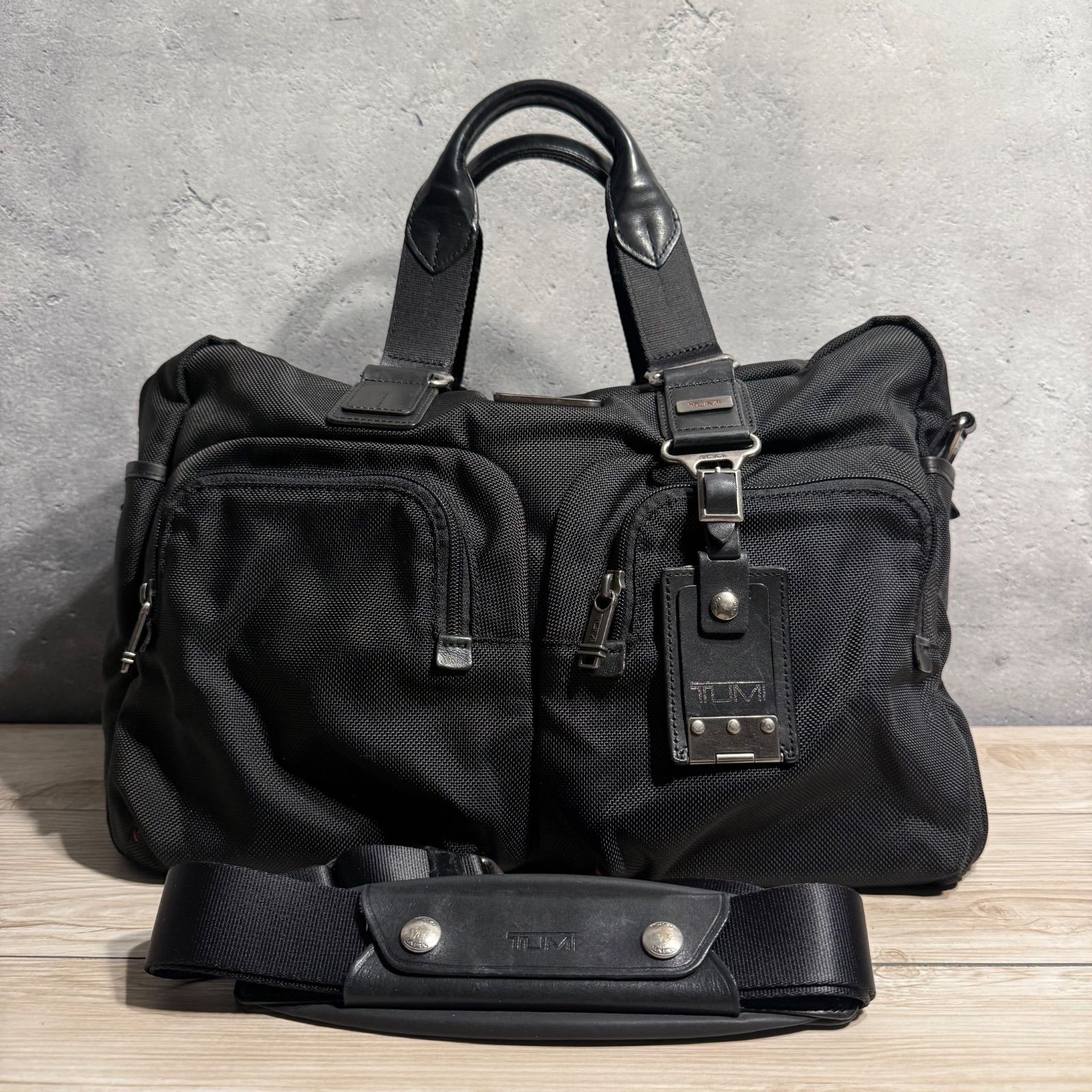 ✨TUMI✨ボストンバッグ✨ショルダー付✨黒✨通勤通学 社会人