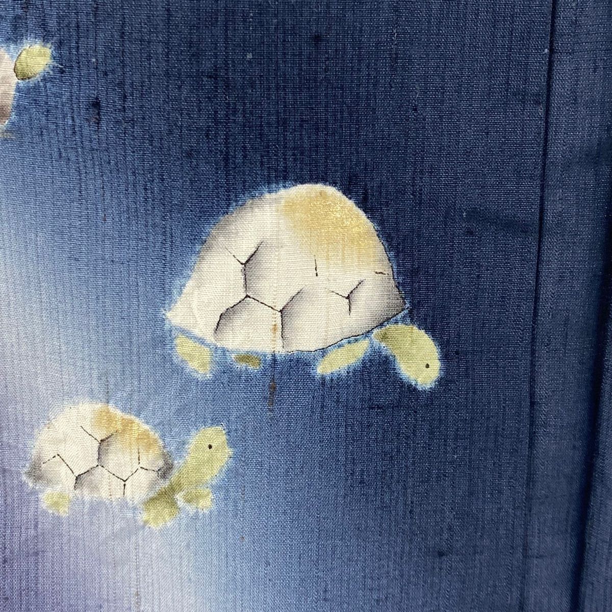 付下げ 身丈150cm 裄丈61.5cm S 袷 紬地 やまと 亀 鯨 絞り 金彩 紺色  