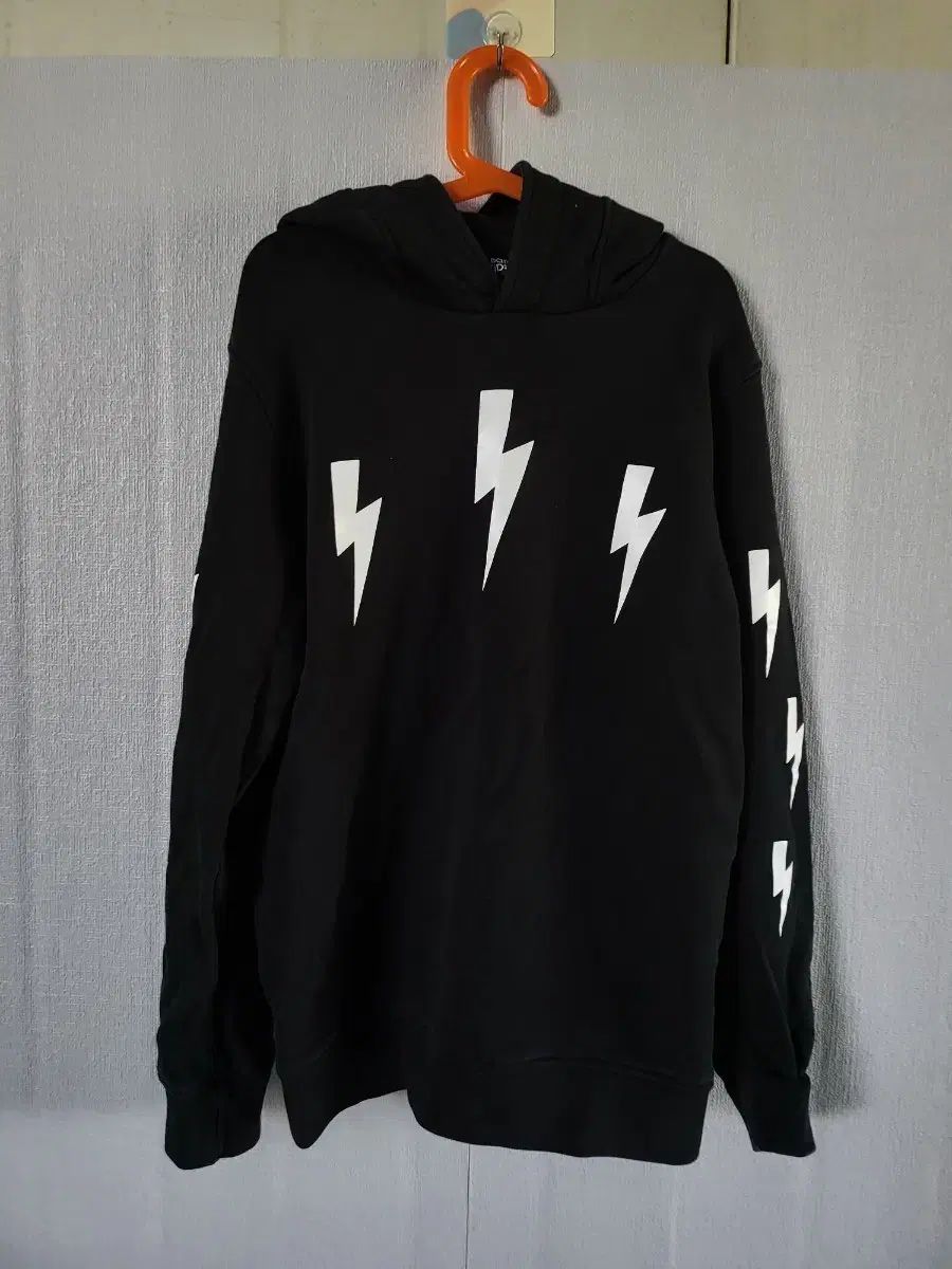 neil barrett ストール付きtシャツ　黒 neil barrett ストール付きtシャツ 黒 - メルカリ