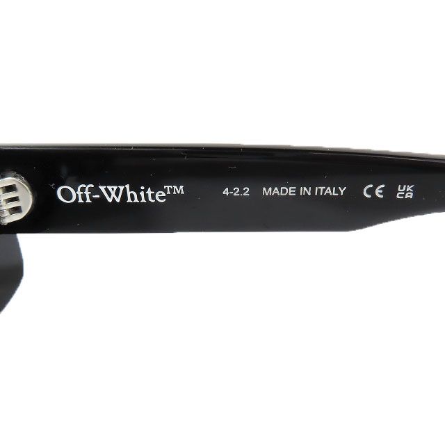 OFF WHITE