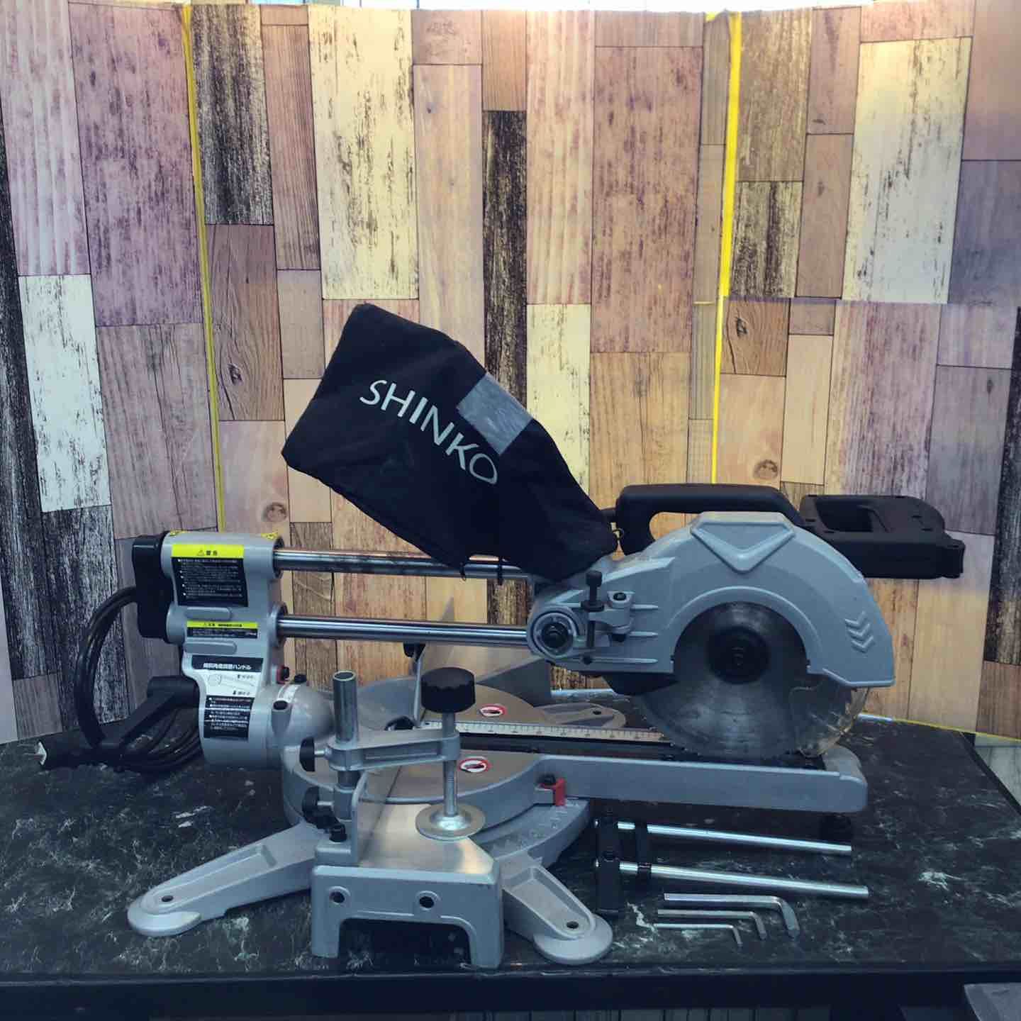 オンライン 〇新興製作所(SHINKO) 卓上スライド丸ノコ SSC-190A【八潮店】
