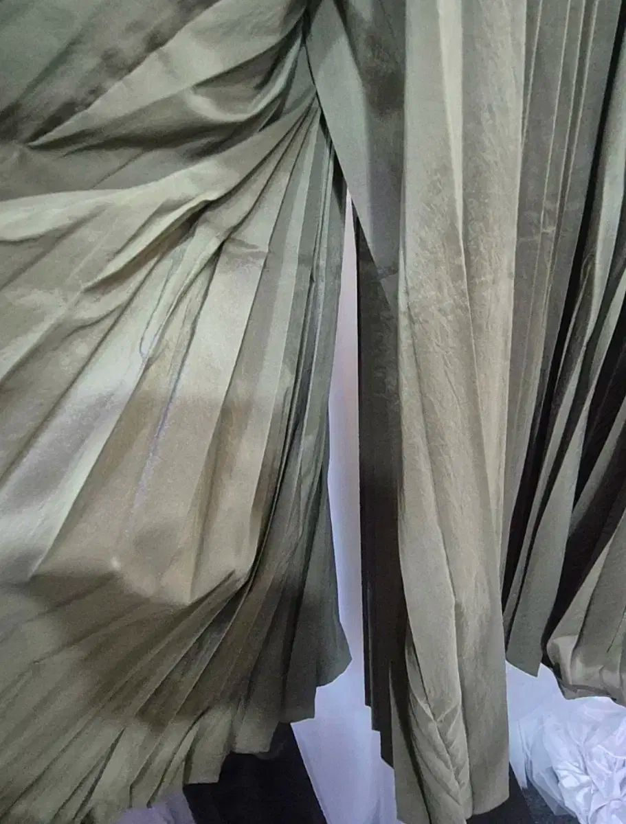 ランバン カーキ色 ロング プリーツ パンツ