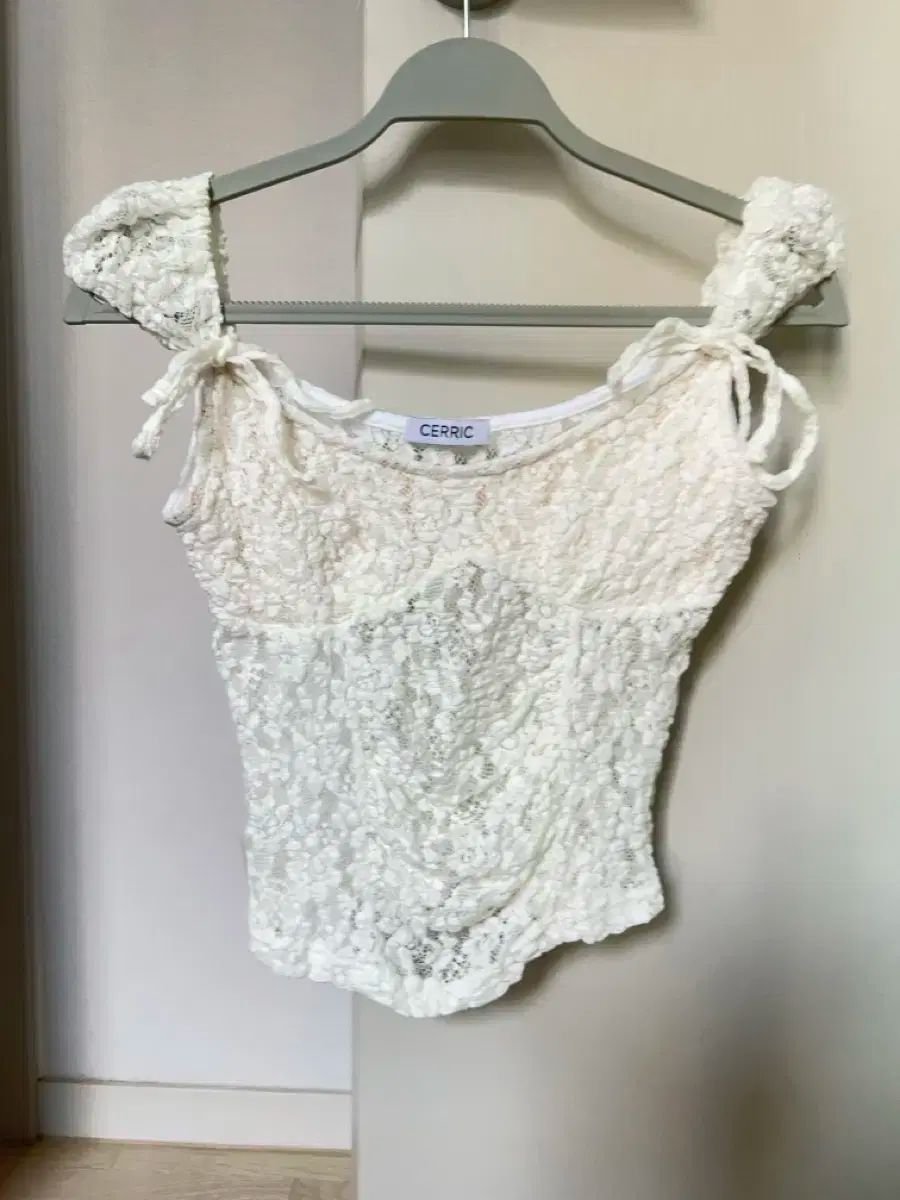 CERRIC(セリック) LACE CREASE SHIRRING HALF TOP (レース ナシ