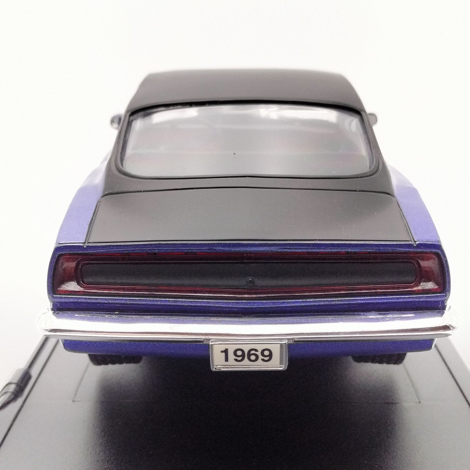 Yat Ming】ロードシグネチャー1969 プリムス・バラクーダ 383 1/18