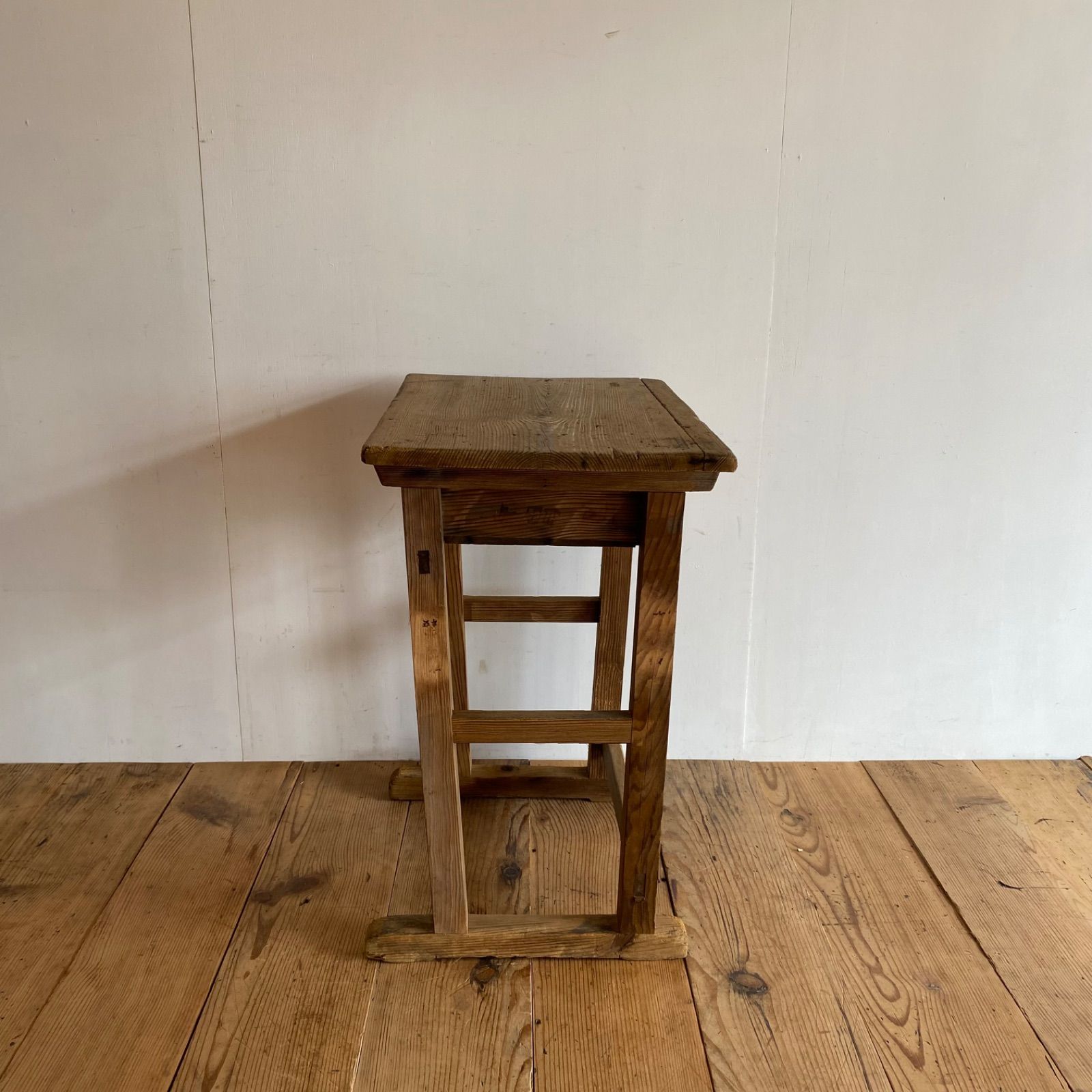 アンティーク 学校机 テーブル 展示台 シャビー 無垢材 レトロ 昭和レトロ y167