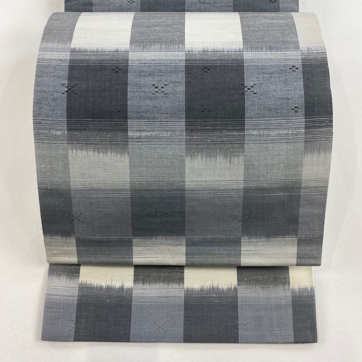 新品本物 幾何学模様 変わり市松 名品 美品 袋帯 灰色 【中古 正絹 全通 着物・浴衣