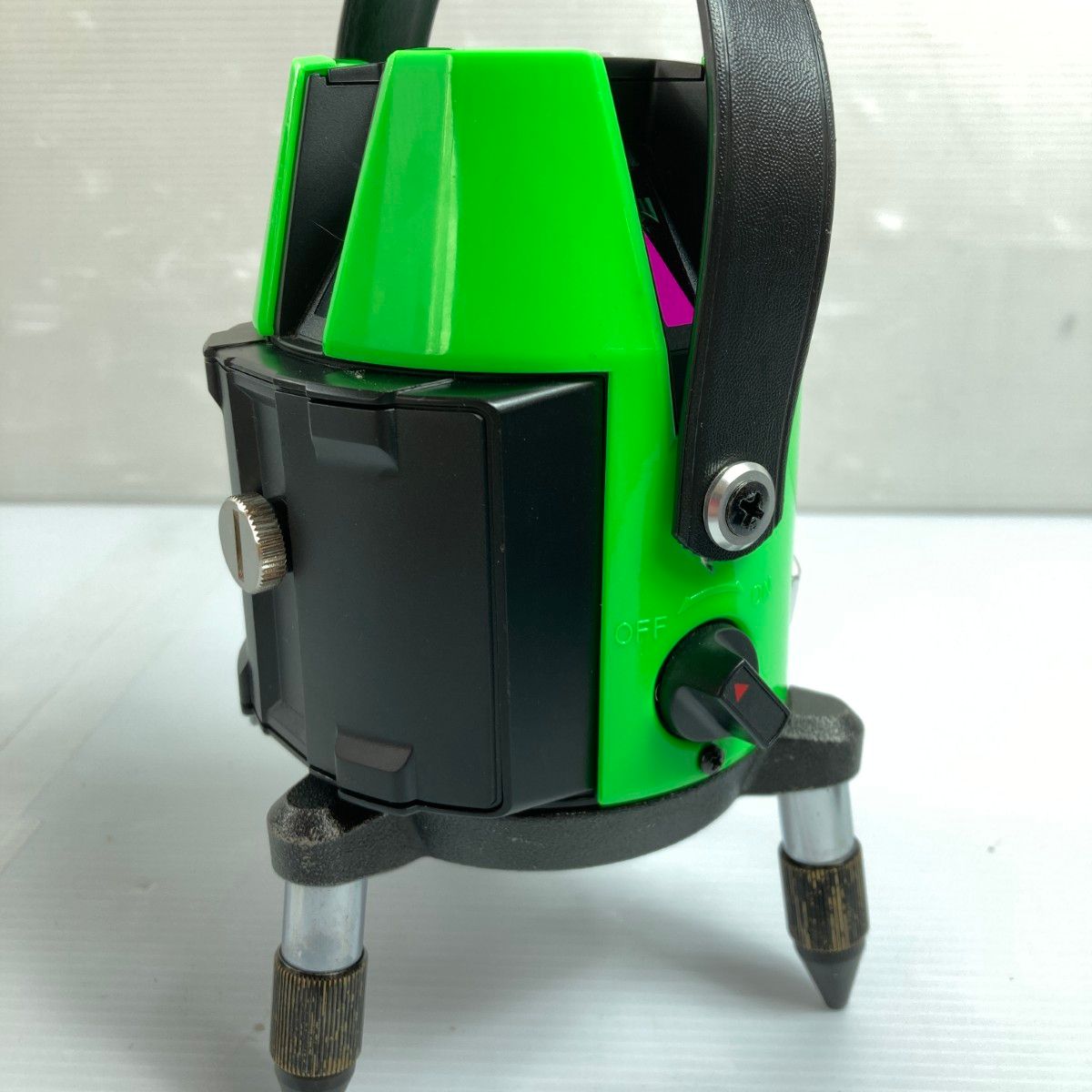 グリーンレーザー墨出し器