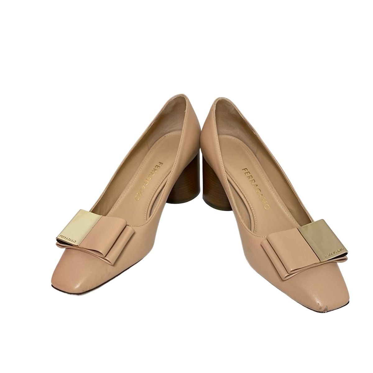 FERRAGAMO SalvatoreFerragamo サルバトーレフェラガモ パンプス 7 D レディース - ベージュ レザー