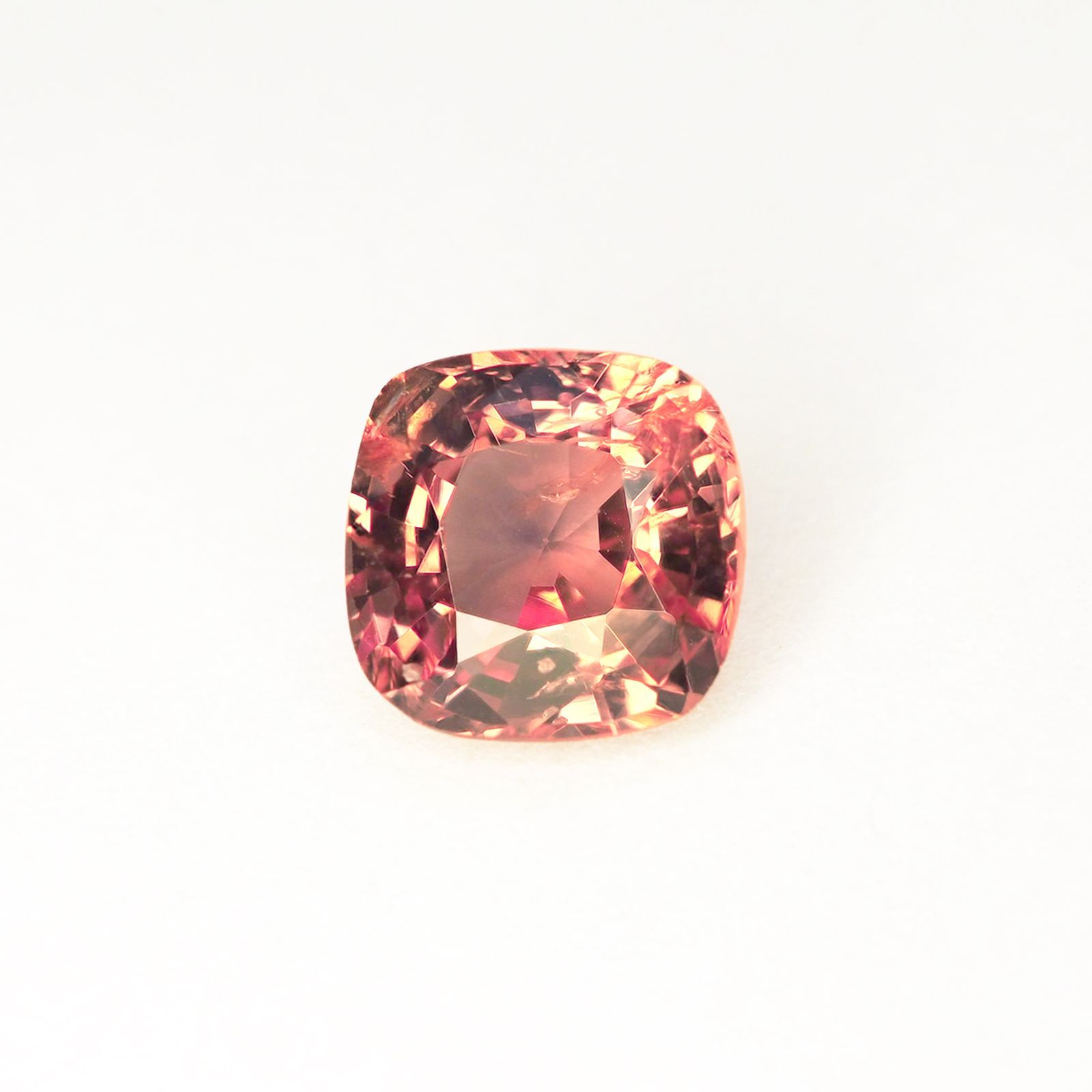 夕陽ディープコーラルオレンジサファイア 1.030ct