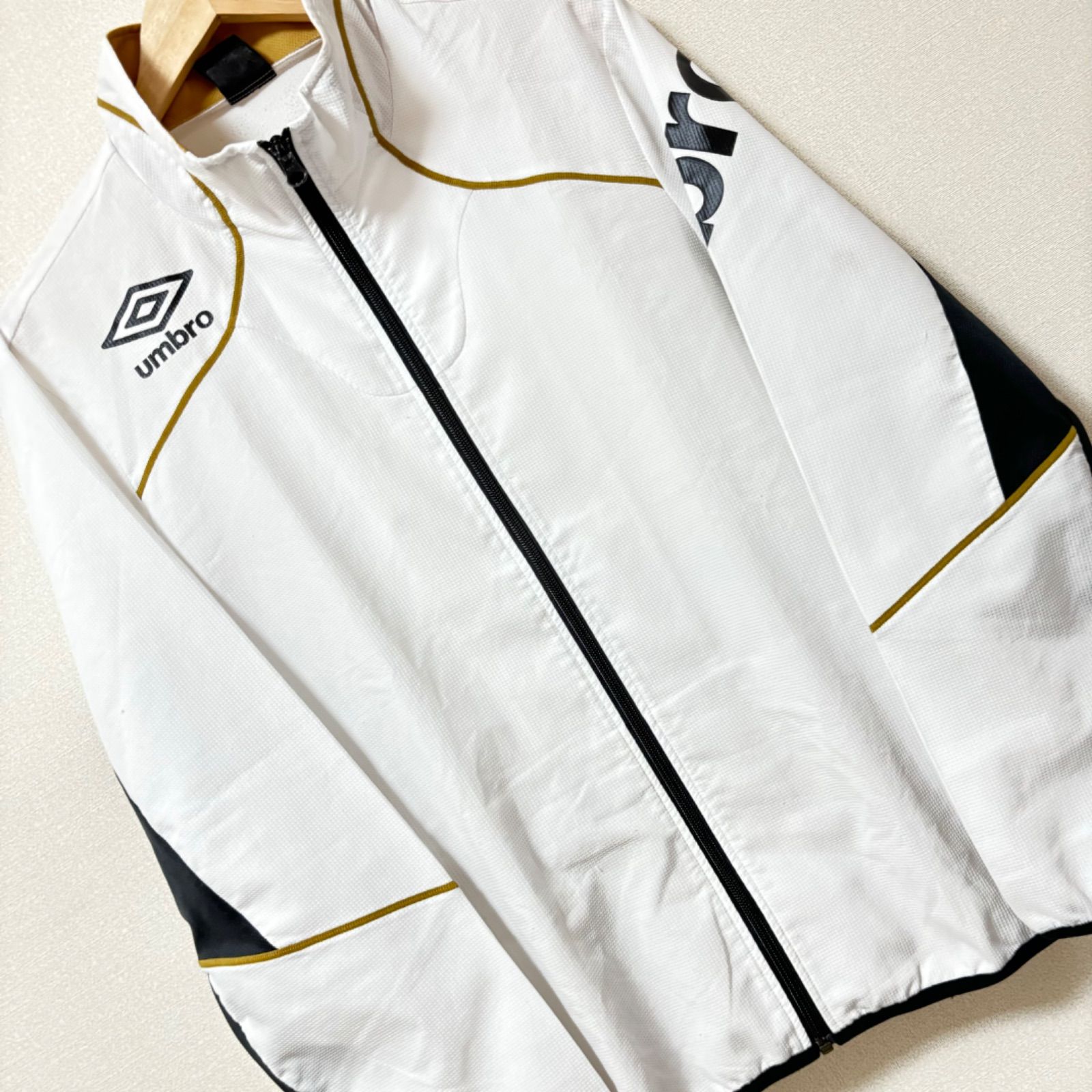 美品◎肌寒い時期のトレーニングに！【umbro】アンブロ トラック
