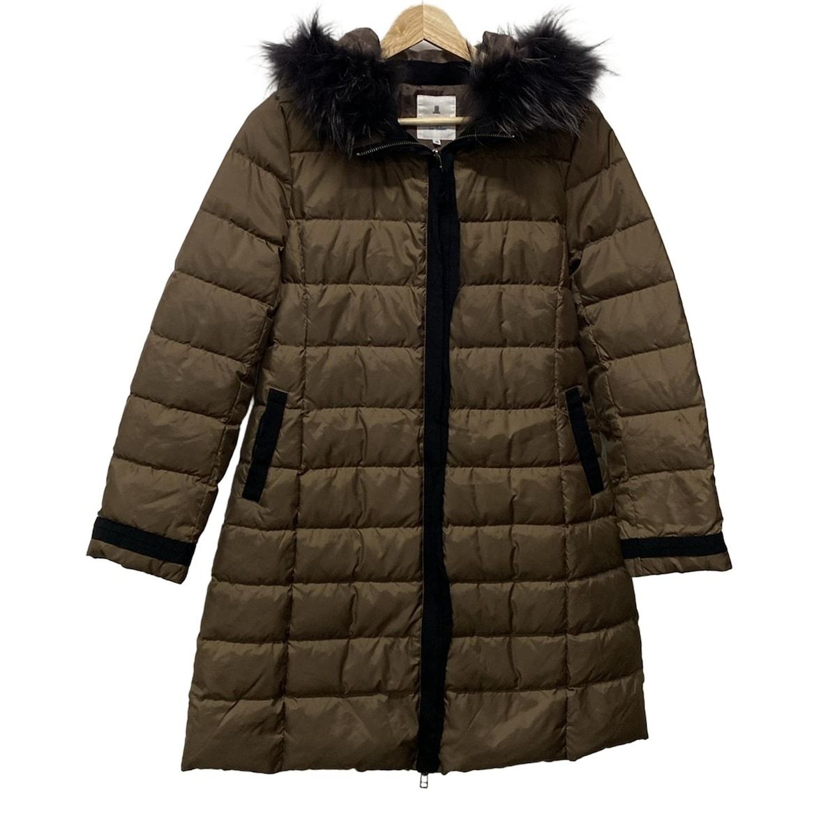 ランバンオンブルーのダウンコート