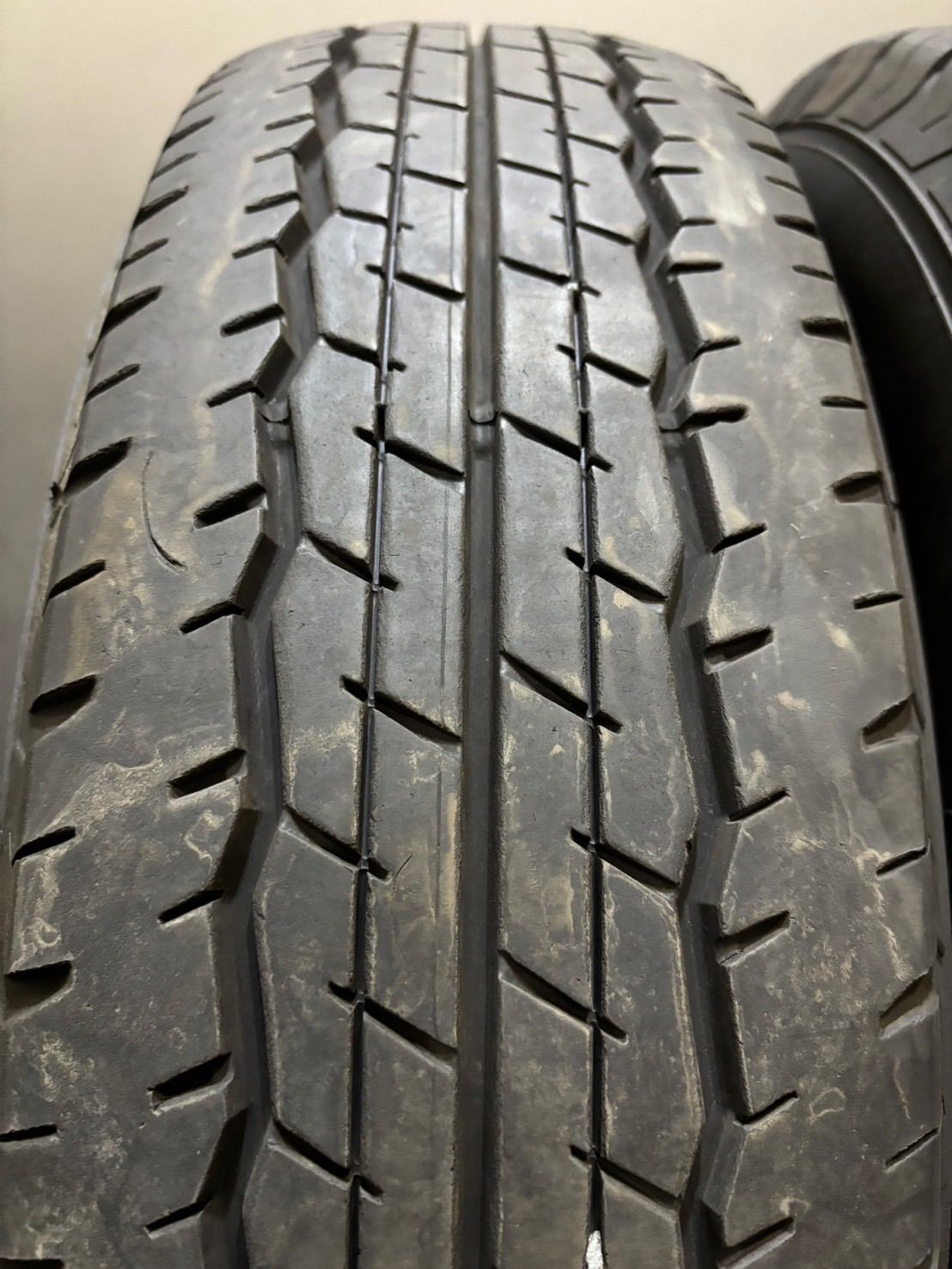 新車外し【DUNLOP SP175N 195/80R15 107/105L LT】夏タイヤ【トヨタ