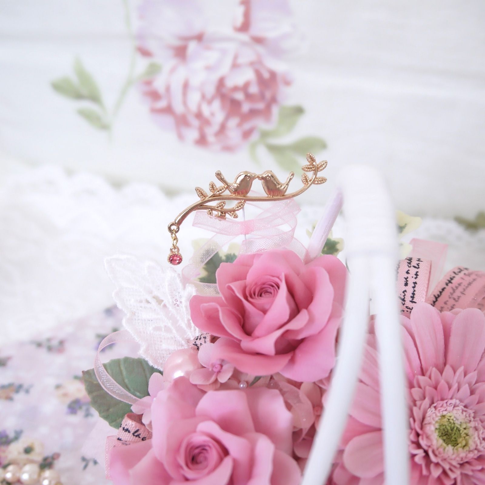 ✨ひろりんです✨クレイフラワー♡天使とお花♡ロココ調フラワーアレンジメント ✨ひろりん様専用です✨クレイフラワー♡天使とお花♡ロココ調