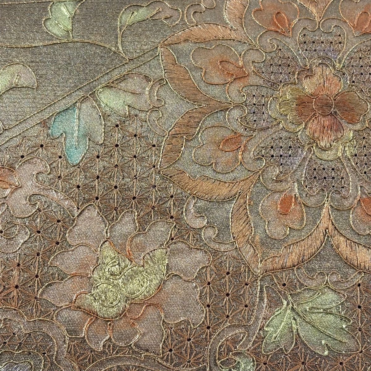 袋帯 秀品 華文 花唐草 金糸 金彩 赤茶 お太鼓柄 正絹