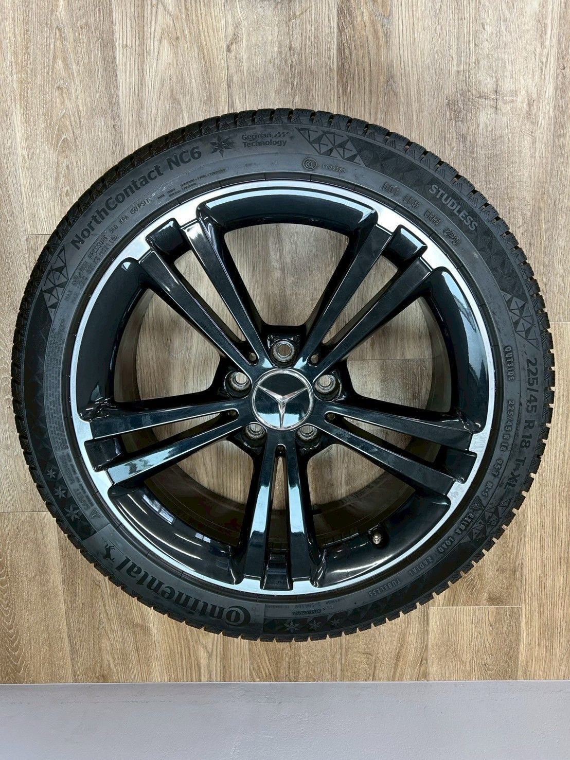 送料無料】【美品】ベンツ 純正18インチホイール×スタッドレスセット
