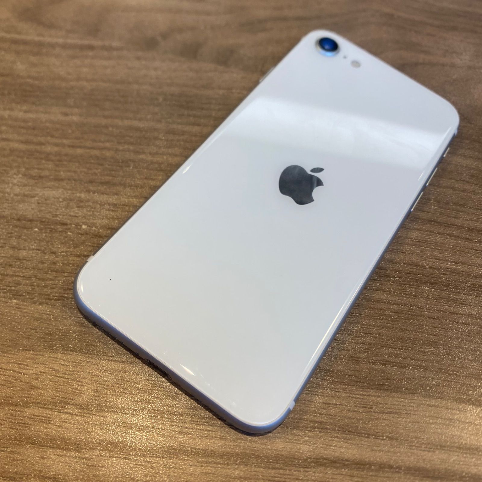 美品　iPhone SE 2 64GB バッテリー100%SIMフリー　ホワイト iPhoneSE2(第2世代) SIMフリー 美品 バッテリー100% 64GB ホワイト