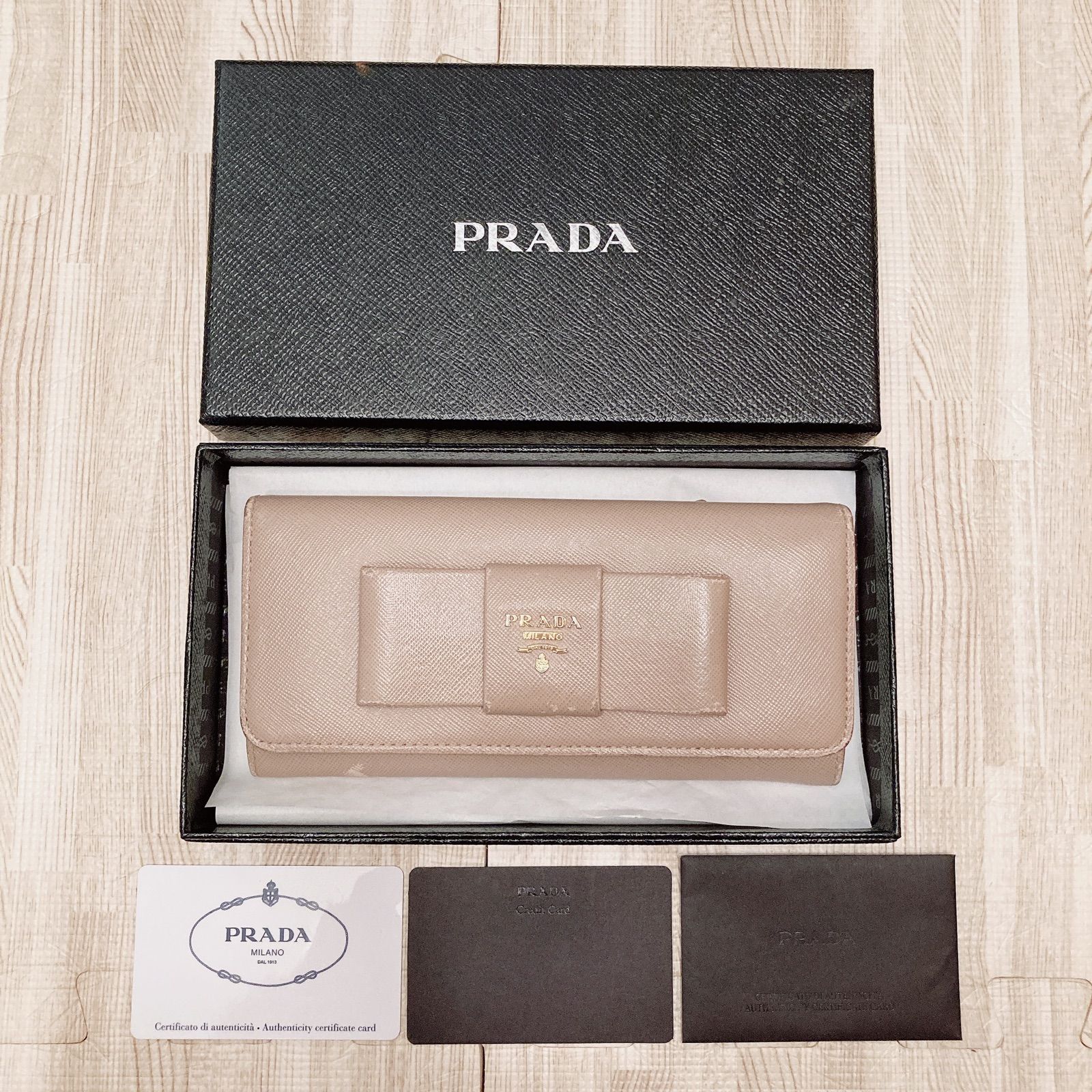 大幅値下げ・正規品・廃盤】PRADA リボン 長財布 サフィアーノ 