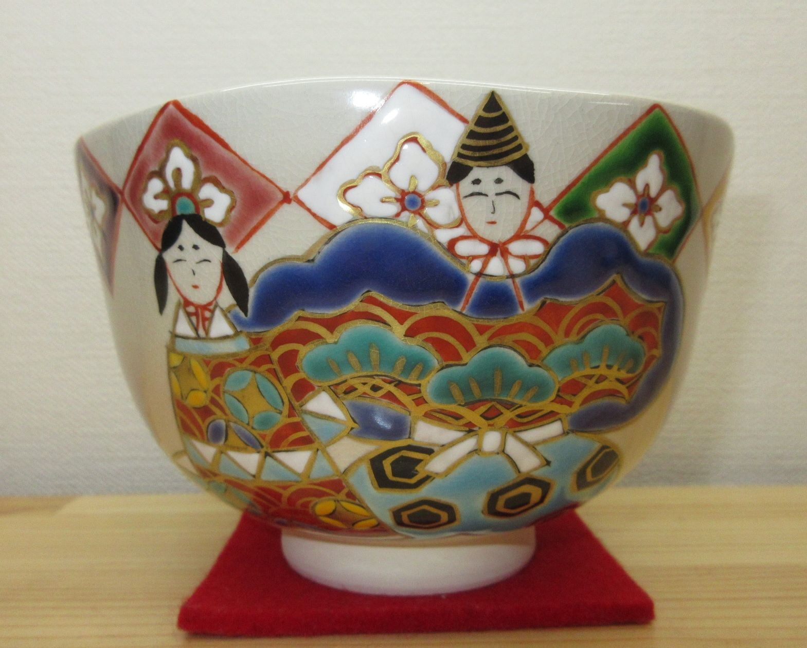 一流の素材、 完璧な品質。 逢絢亭 茶道具 茶碗 京焼 雛に花菱の図 伊坂清香 共箱入り