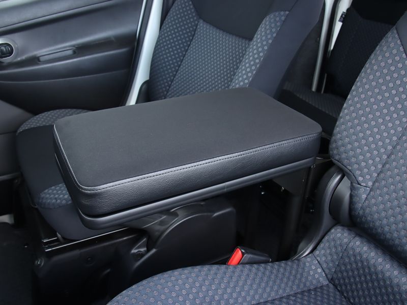数量 アウトレット 撮影品 NV200バネット ESセンターアームレスト ブラックモケット×ブラックレザー