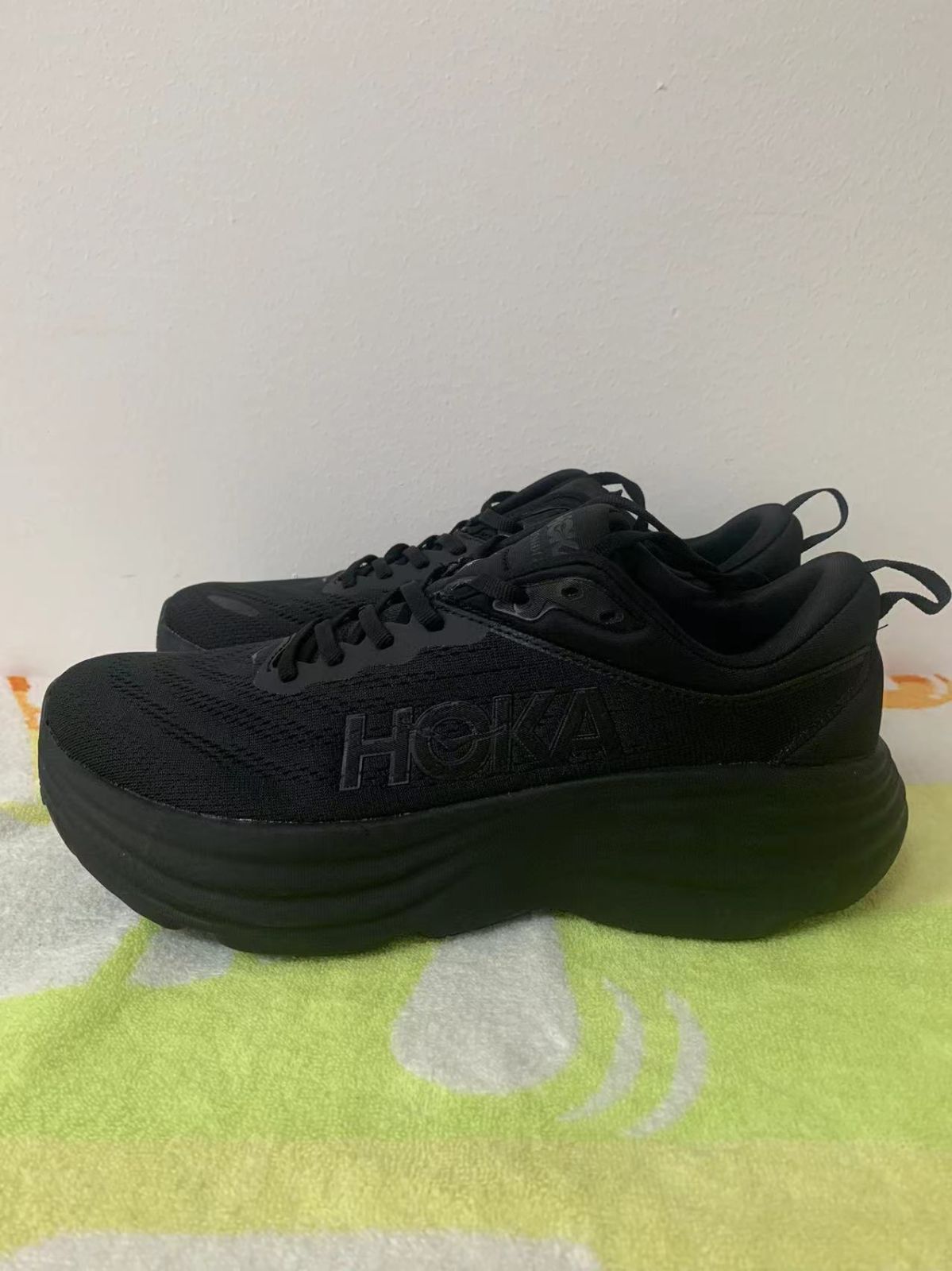 新品 未使用 HOKA ONE ONE BONDI 8 ホカオネオネ ランニングシューズ　メンズレディースボンダイ ブラック  男女兼用