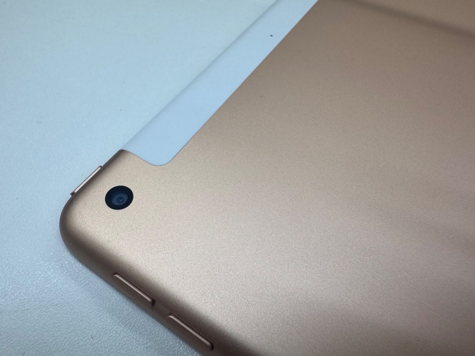 iPad第8世代 WiFi+セルラーモデル ゴールド/32GB iPad 32GB 第8世代 (第8