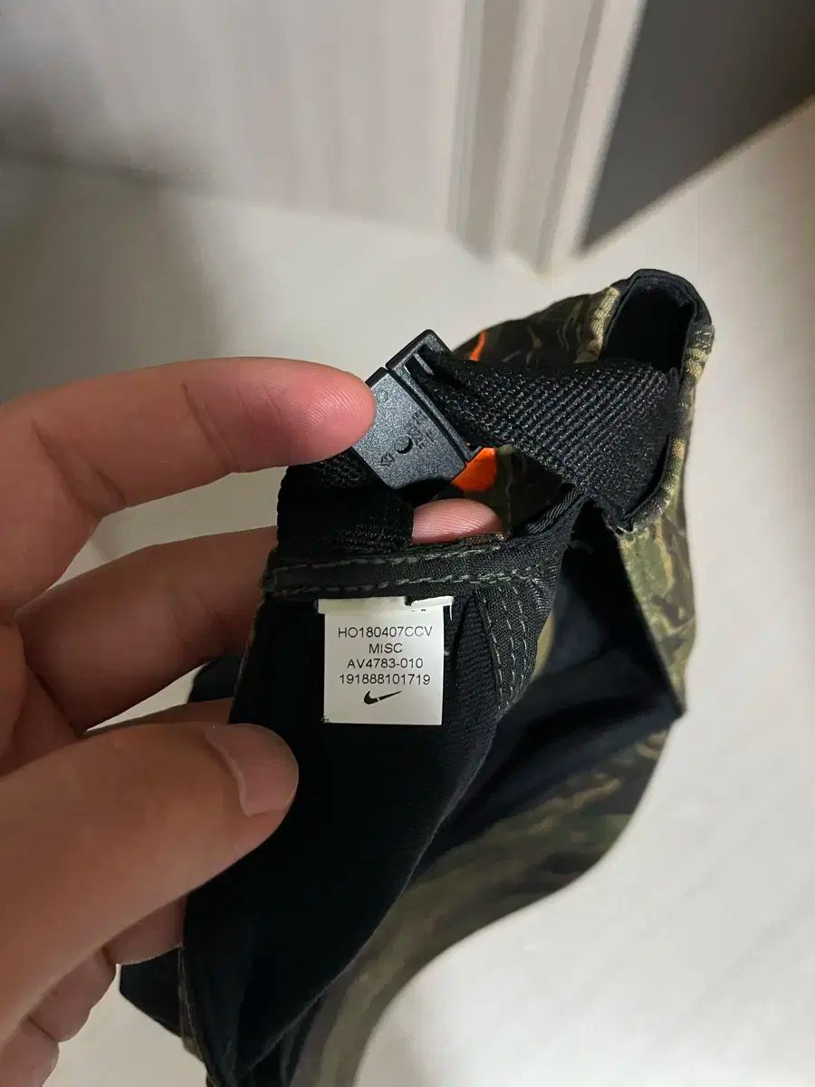 NIKE