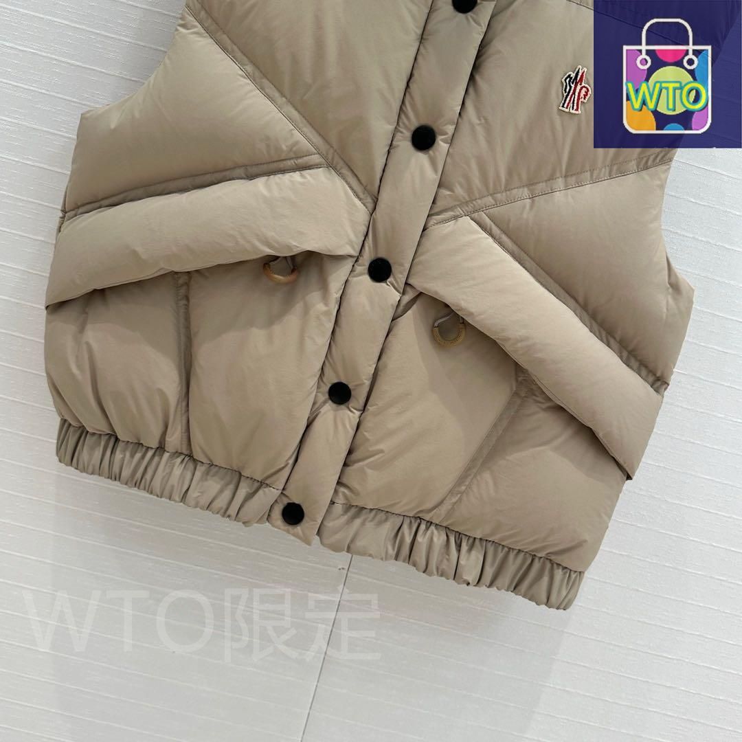 タグ付き未使用　試着のみMONCLER ベージュ ダウンベスト タグ付き未使用試着のみMONCLER ベージュ ダウンベスト