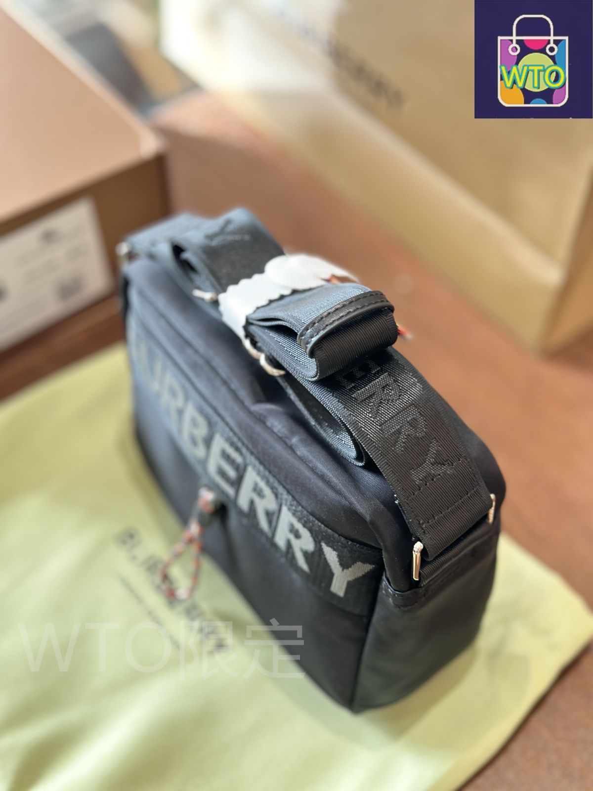 即購入✅BURBERRY ブラック ナイロンカメラバッグ 男女兼用 今日特価】Burberry ナイロン カメラバッグ 23cm - メルカリ