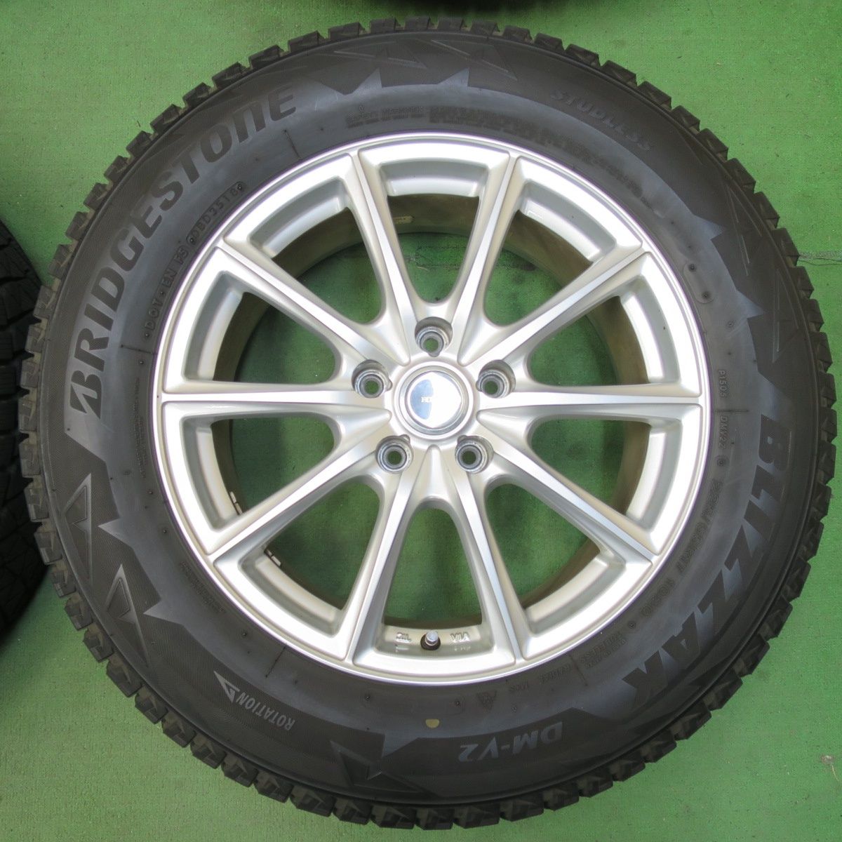 225⁄60R17 ブリヂストン ブリザック DM-V2 4本 美品☆9分 