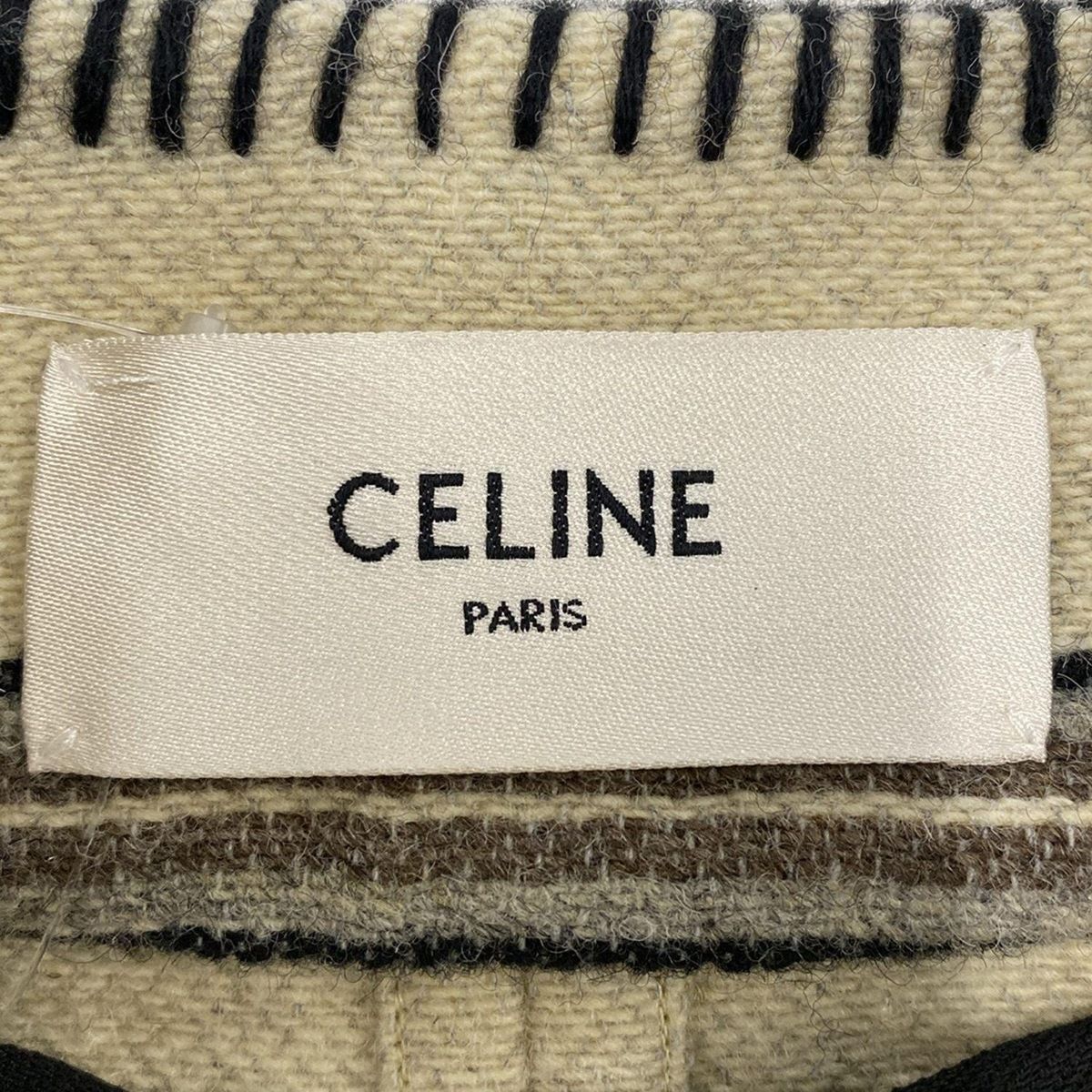 - アイボリー×黒×マルチ