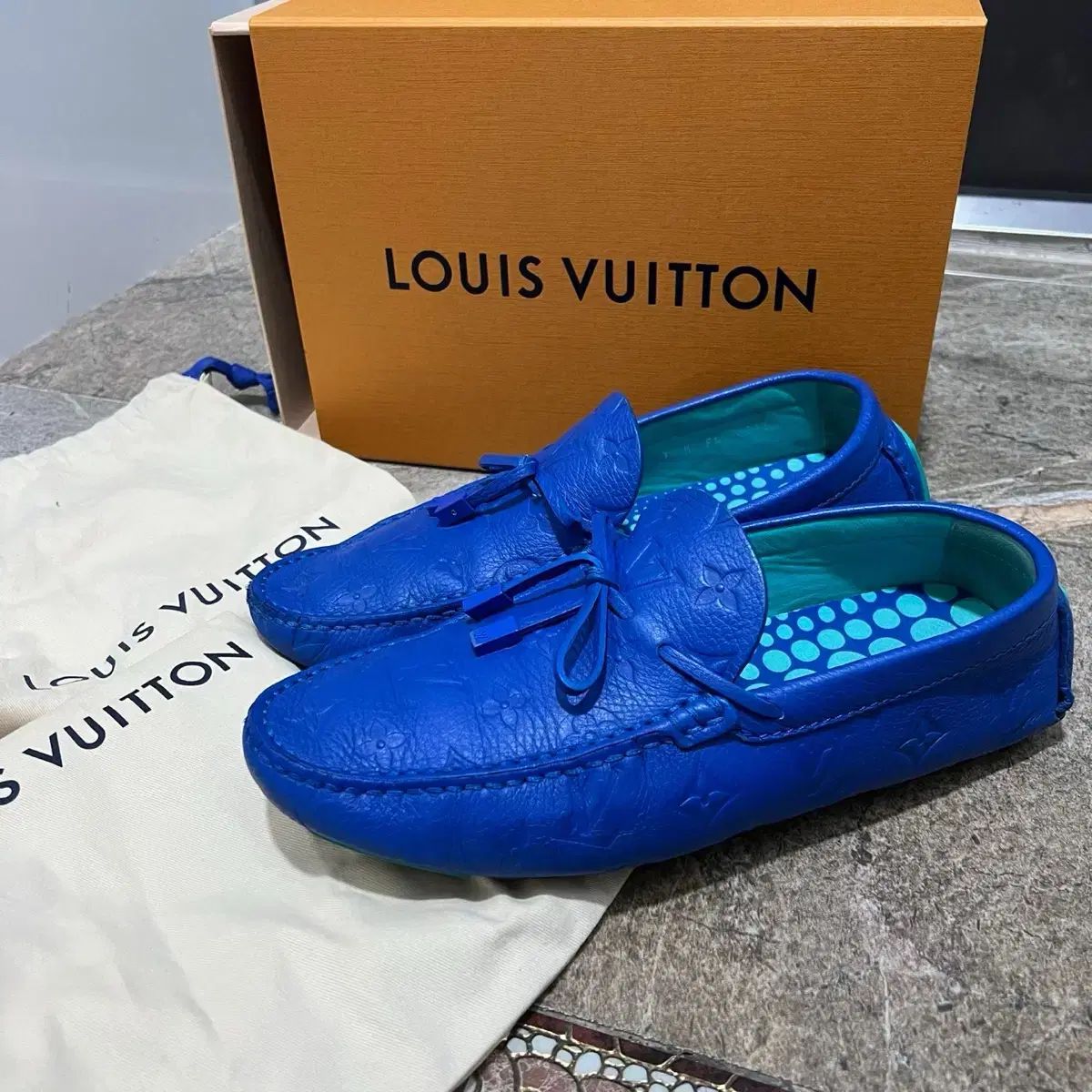 LOUIS VUITTON ワンピース 黒x青緑x緑 4103424L0037 7 サイズ Louis Vuitton(ルイヴィトン) X くさまよい トリヨン