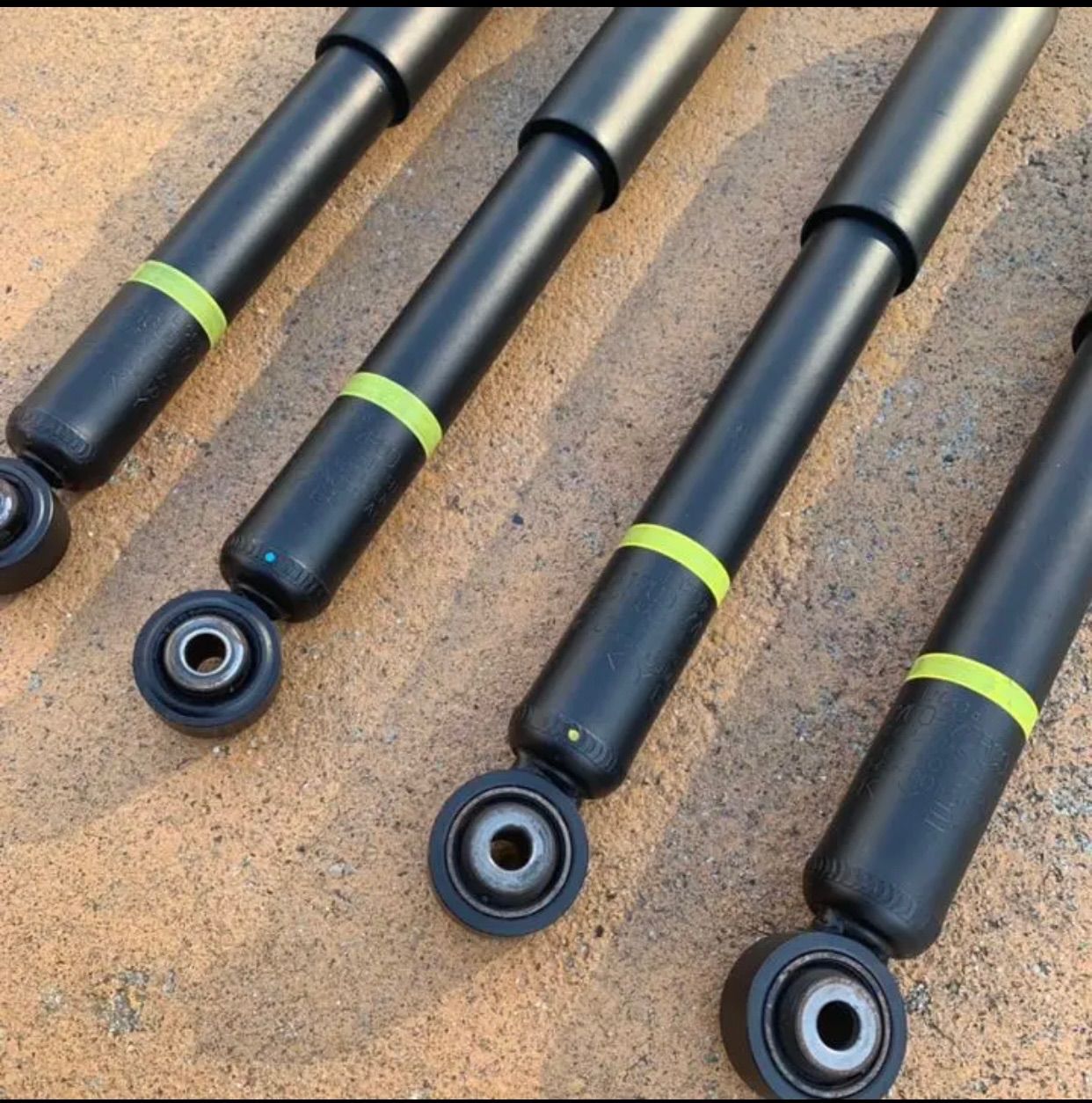 JB64 ジムニー 純正 ショックアブソーバー