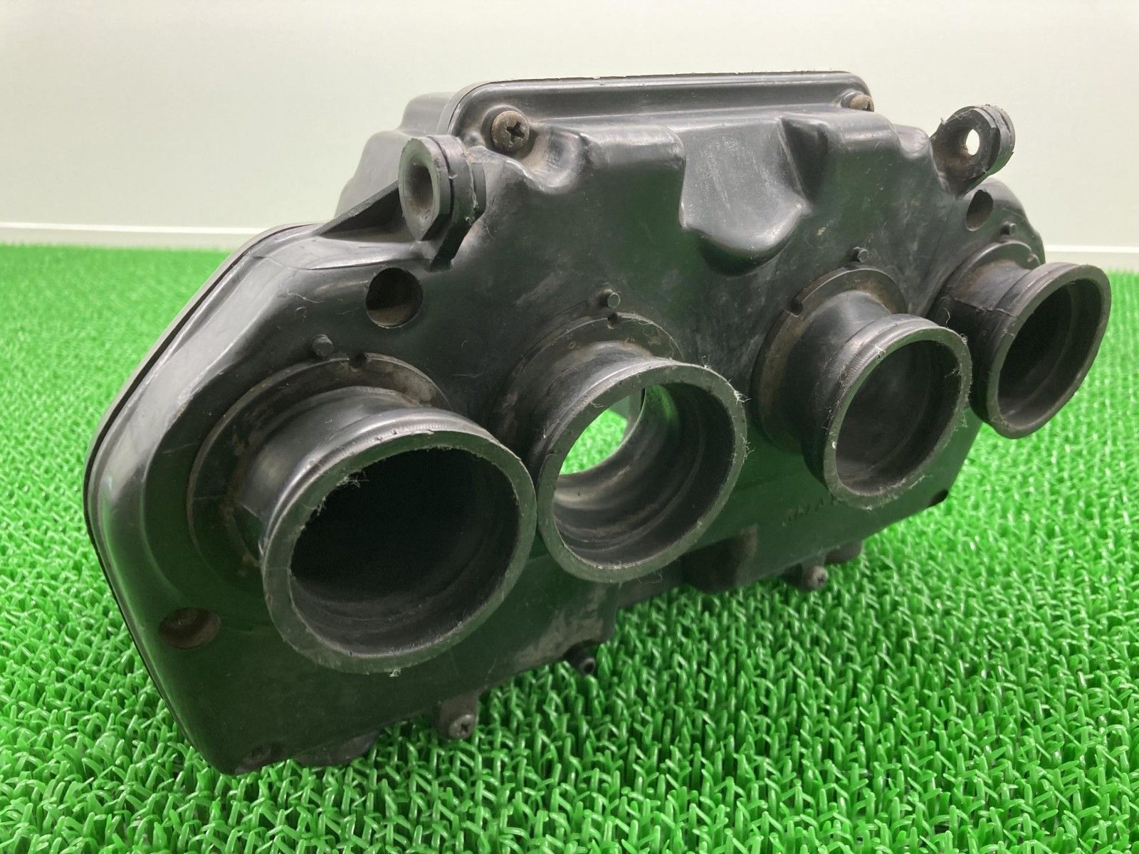 s*k様 「中古品」Kawasaki ゼファー400用エアクリーナーボックス ゼファー400 エアクリーナーボックス A077 カワサキ 純正 バイク 部品