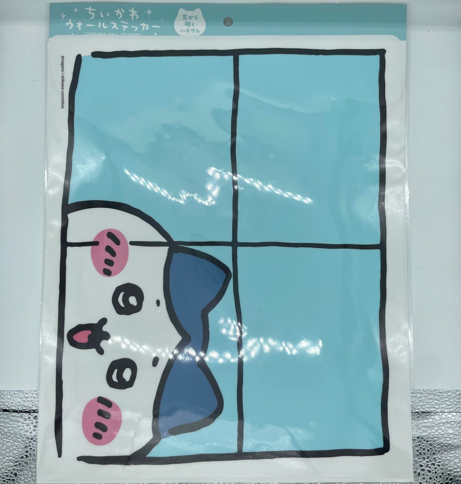 29】ちいかわ ウォールステッカー 壁を蹴るハチワレ&窓から覗く