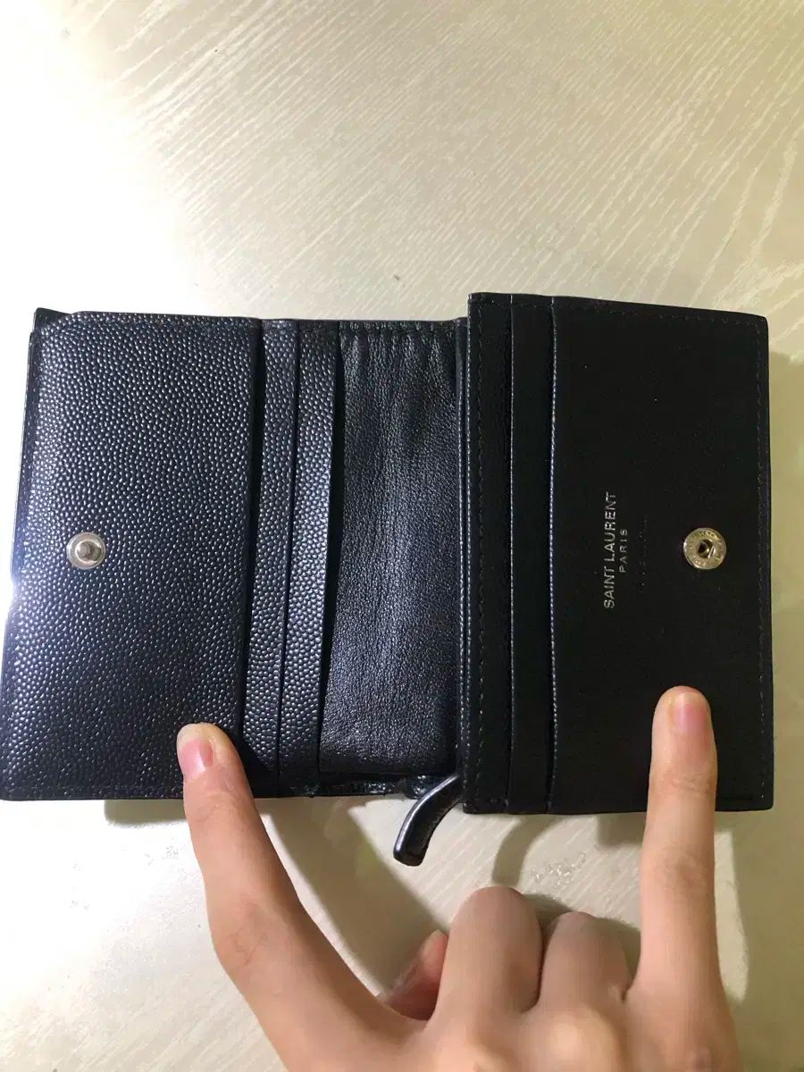 YVES SAINT LAURENT イヴ サンローラン ブラック 財布