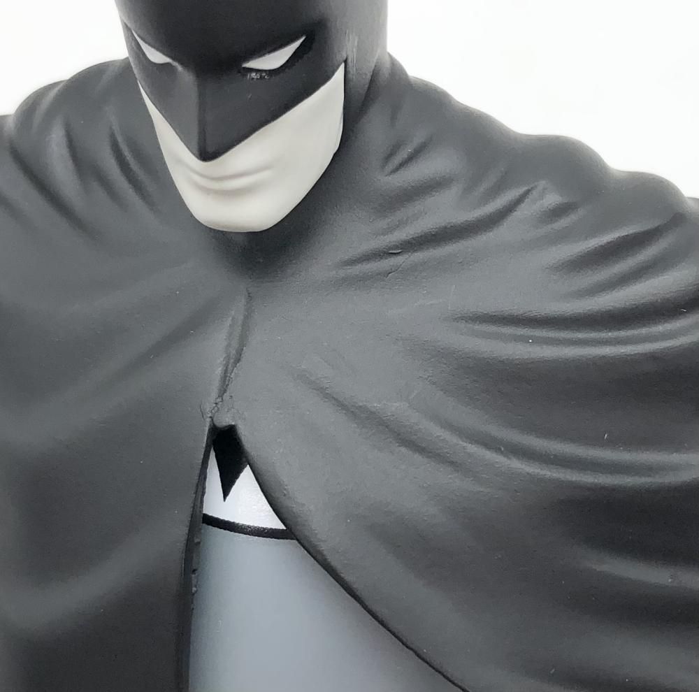 【中古】開封 DCコレクティブルズ バットマン ブラック＆ホワイト スタチュー：デイビット・マッツッケッリ 2nd エディション[17][240017702182] 中古】開封 DCコレクティブルズ バットマン ブラック＆ホワイト