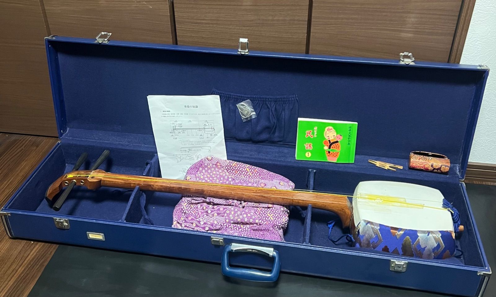 三味線 細棹 購入 ケース付き 付属品多数 三味線 細棹 ケース付き 付属