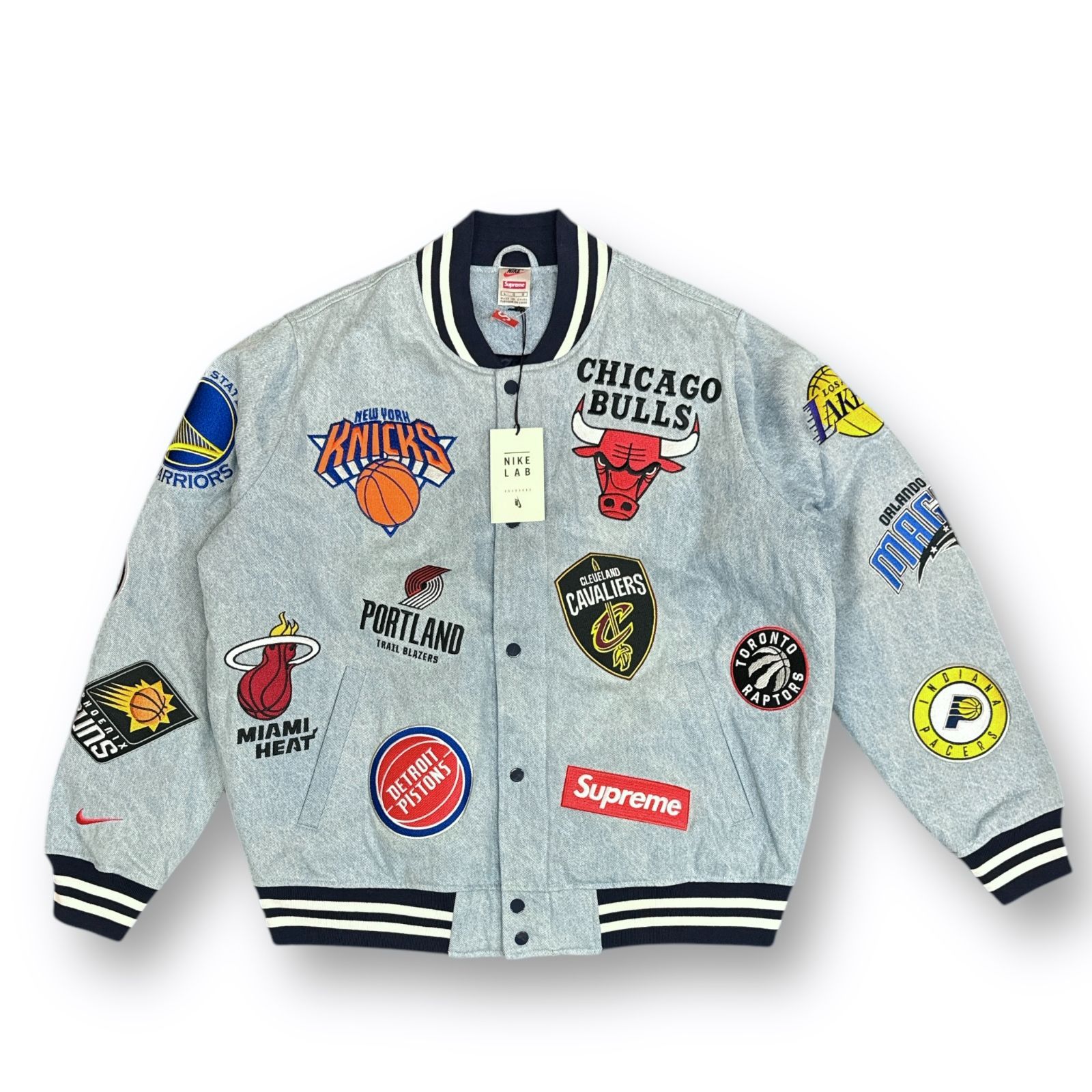 国内正規 Supreme × NIKE 18SS NBA Denim Warm-Up Jacket デニムウォームアップジャケット  ヴァーシティジャケット スタジャン シュプリーム ナイキ AO3632-440 インディゴ L 67442A6 - メルカリ